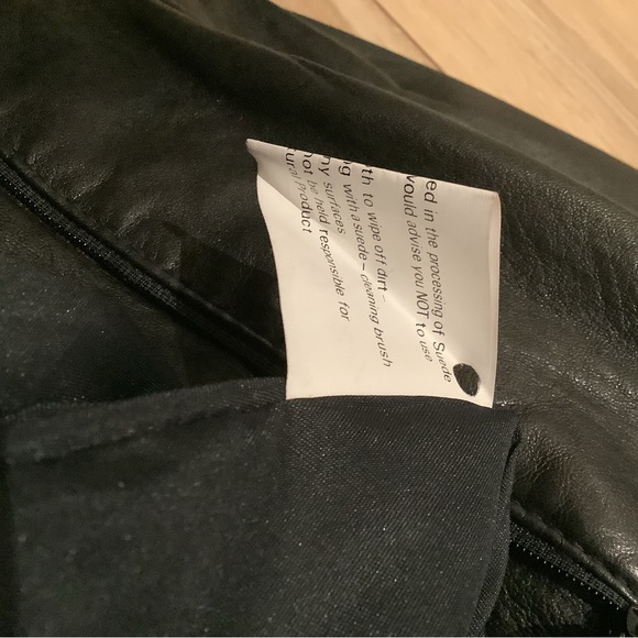EUC black leather skirt Gossip Vancouver Canada - Picture 12 of 15